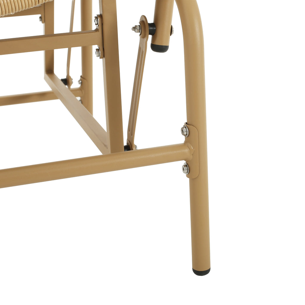 Fauteuil à bascule d'extérieur en osier Walker Edison | Palos