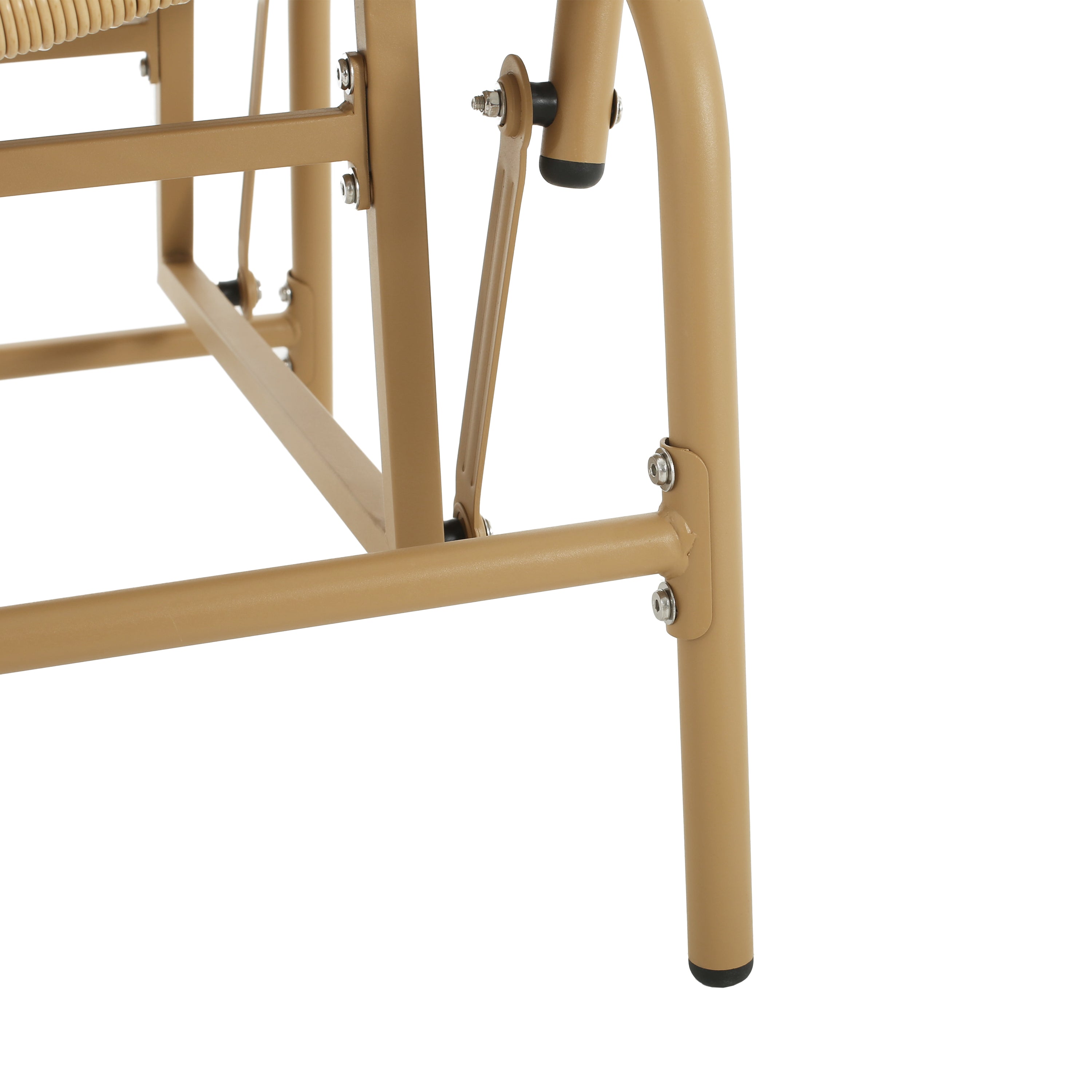 Fauteuil à bascule d'extérieur en osier Walker Edison | Palos