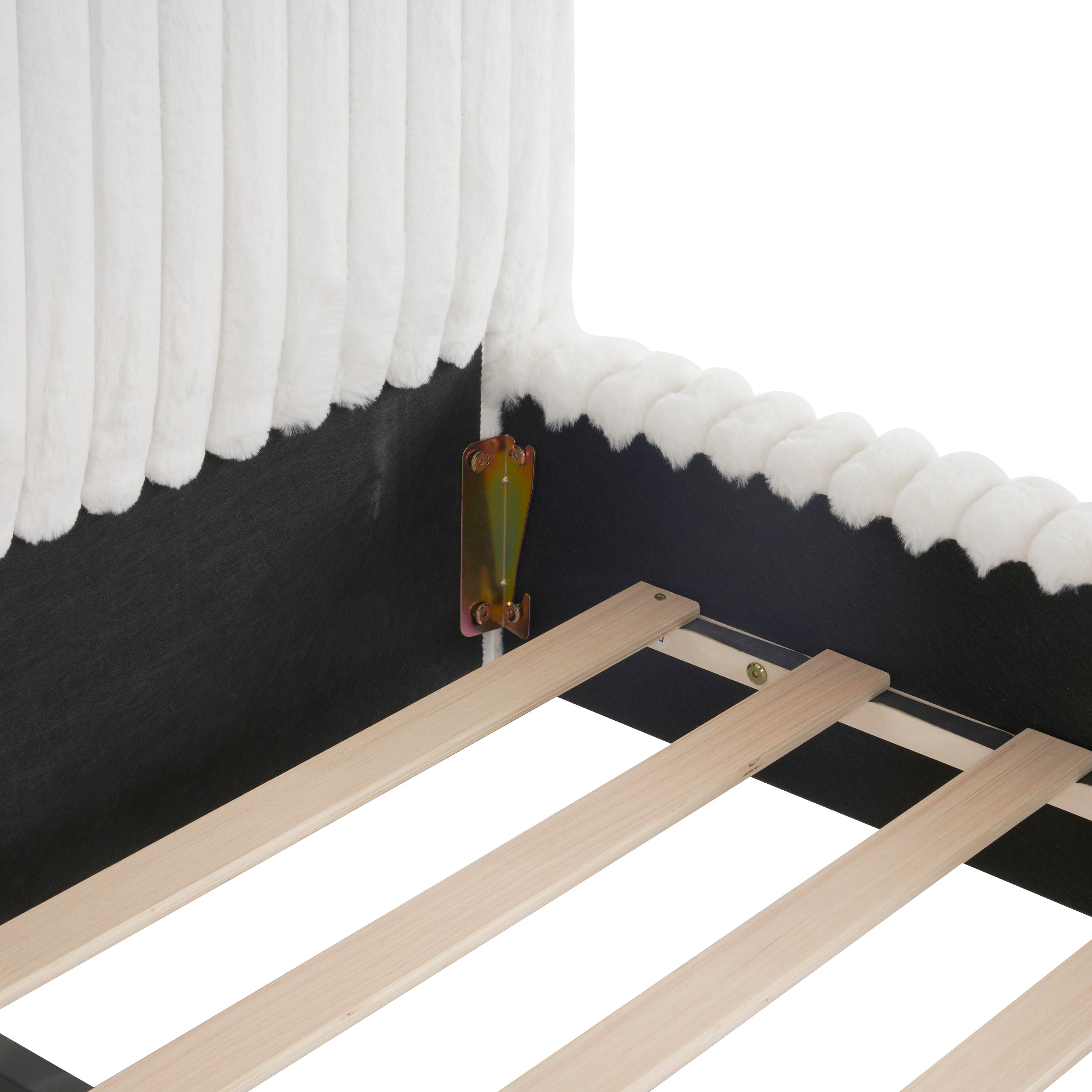 Walker Edison | Cadre de lit Queen rembourré en bouclette blanche ondulée