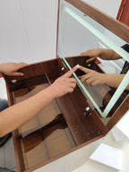 Walker Edison | Coiffeuse 3 en 1 en noyer avec miroir rabattable et tabouret rembourré