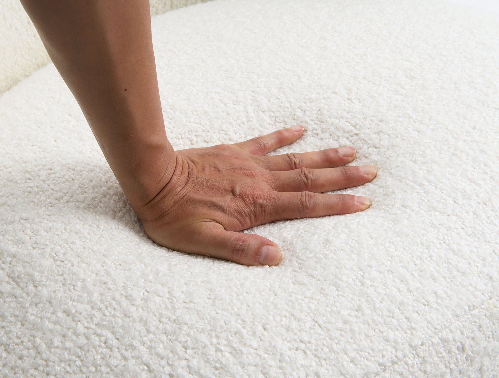 Fauteuil d'appoint incurvé en boucle avec pieds boule