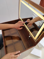 Walker Edison | Coiffeuse 3 en 1 en noyer avec miroir rabattable et tabouret rembourré