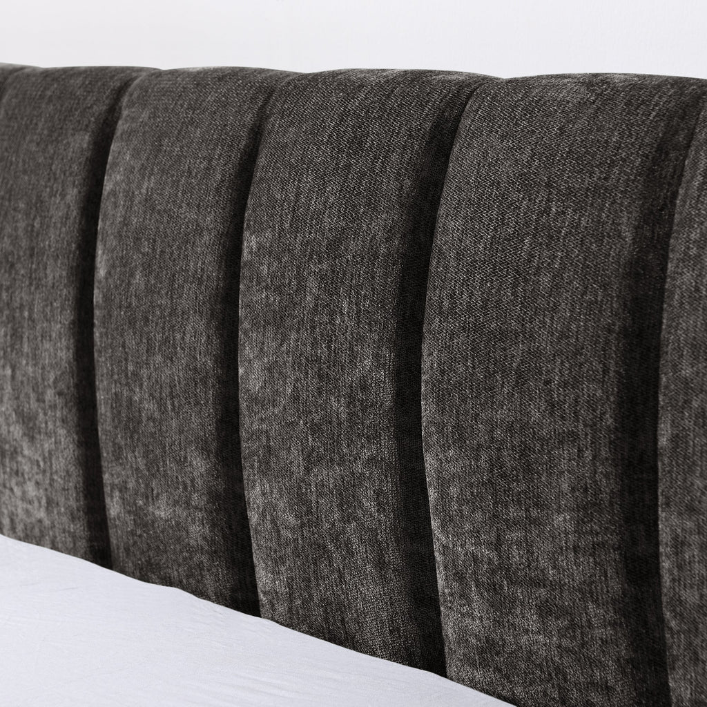 Cadre de lit rembourré en chenille, format queen, avec tiroirs 