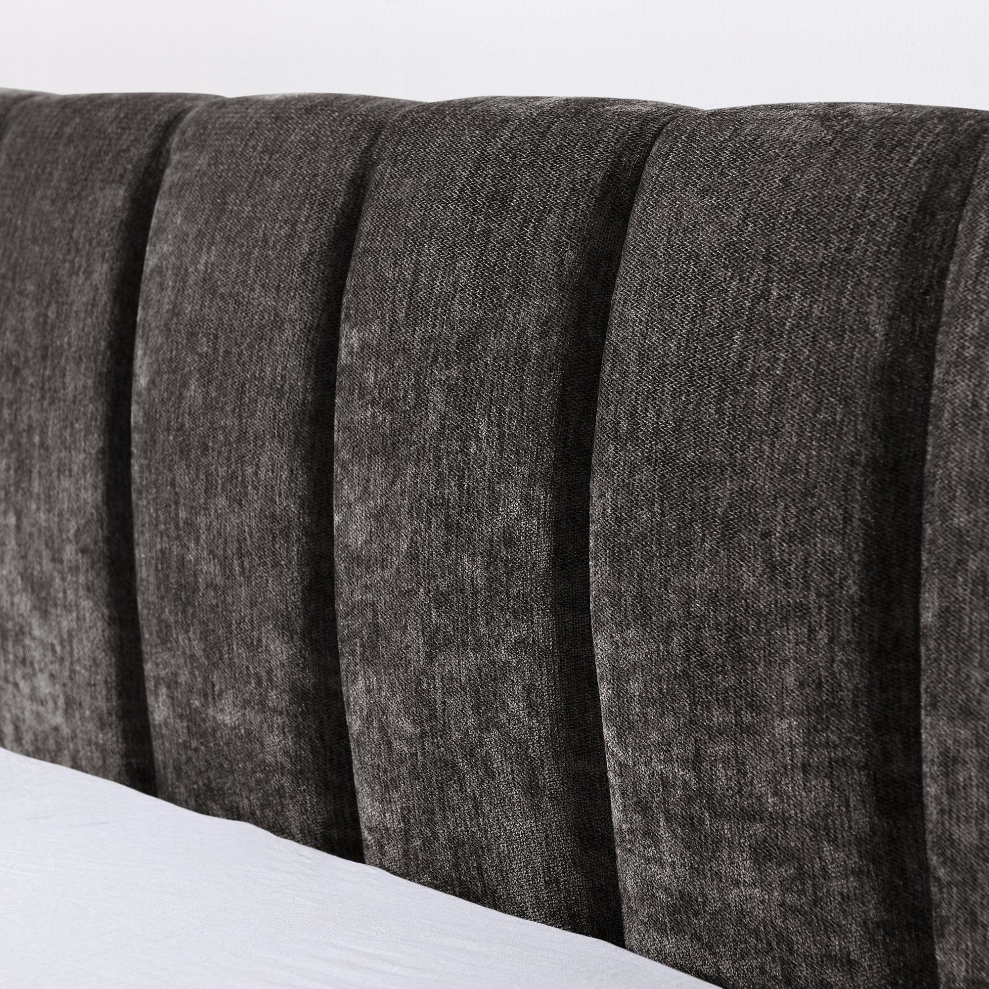 Cadre de lit rembourré en chenille, format queen, avec tiroirs 