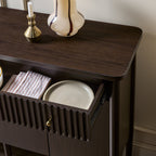 Buffet/meuble TV moderne Samantha en bois cannelé, montage facile, 58 pouces.