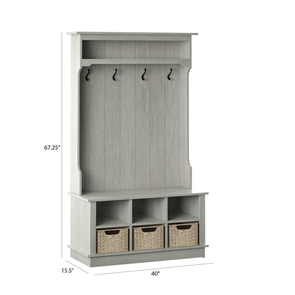 Porte-manteau d'entrée avec paniers et rangements ouverts