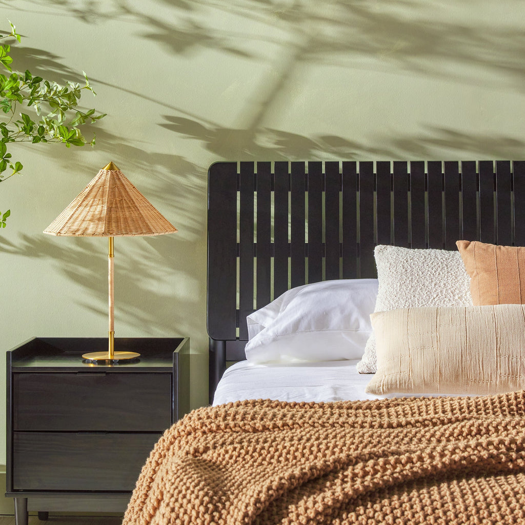 Tête de lit à lattes Cama, style moderne du milieu du siècle, en bois massif