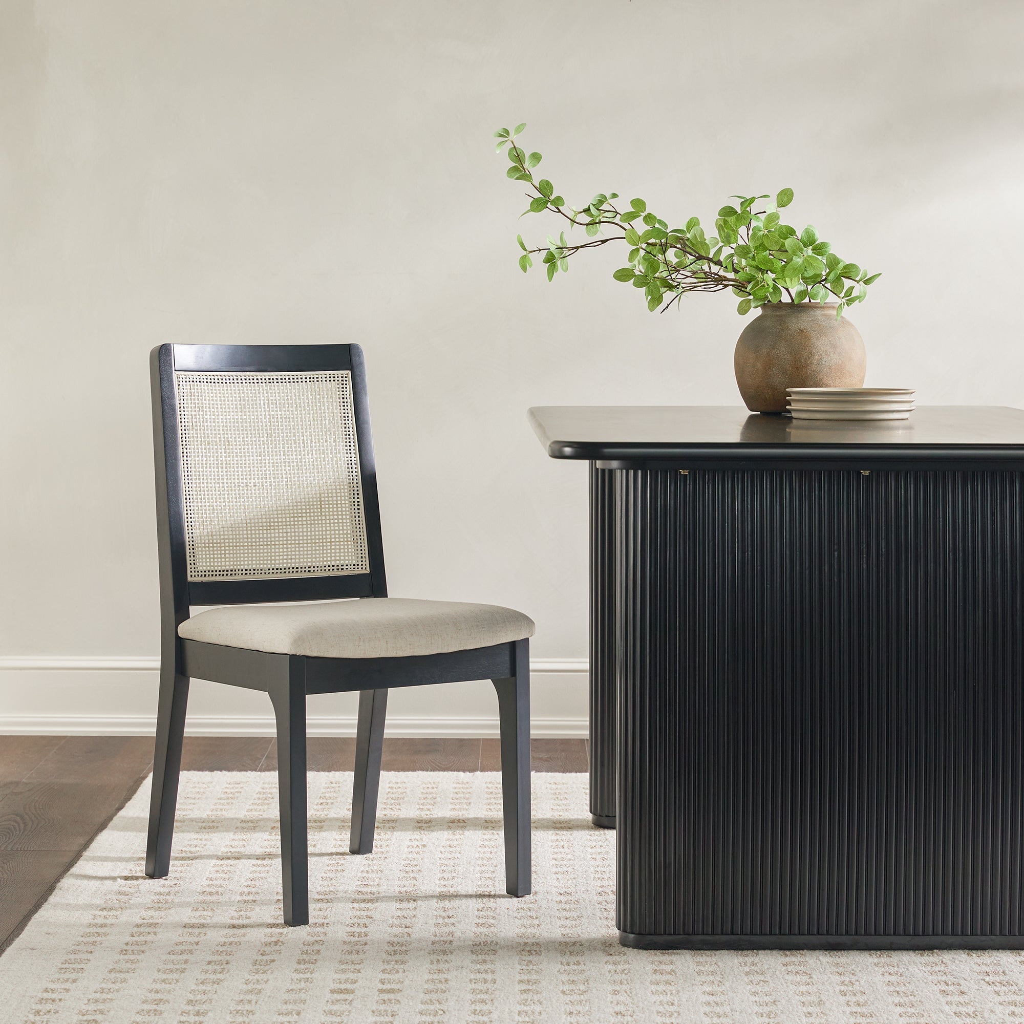 Chaise de salle à manger Catalina en bois massif avec dossier incrusté en rotin, lot de 2