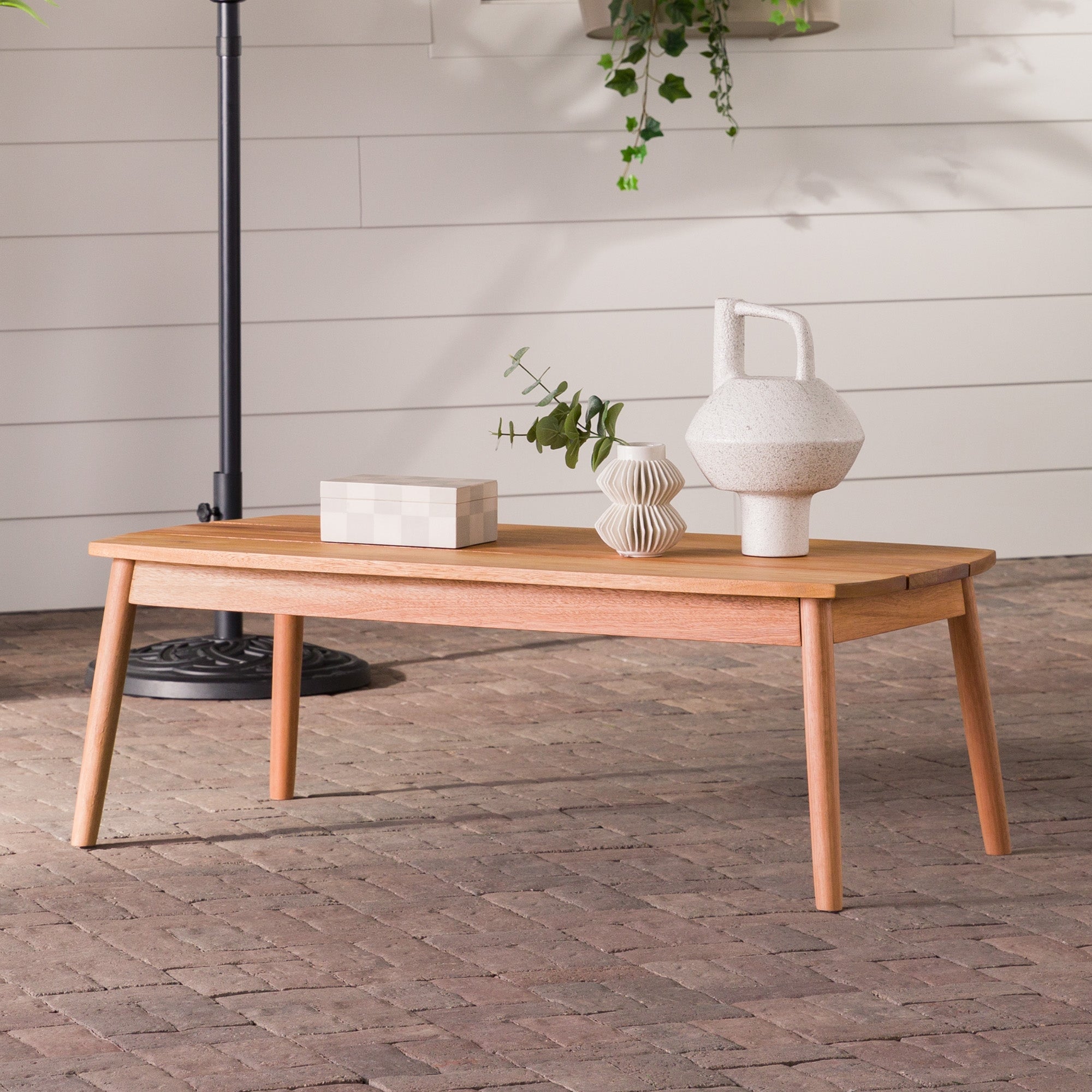 Table basse de patio Circa Modern en bois massif