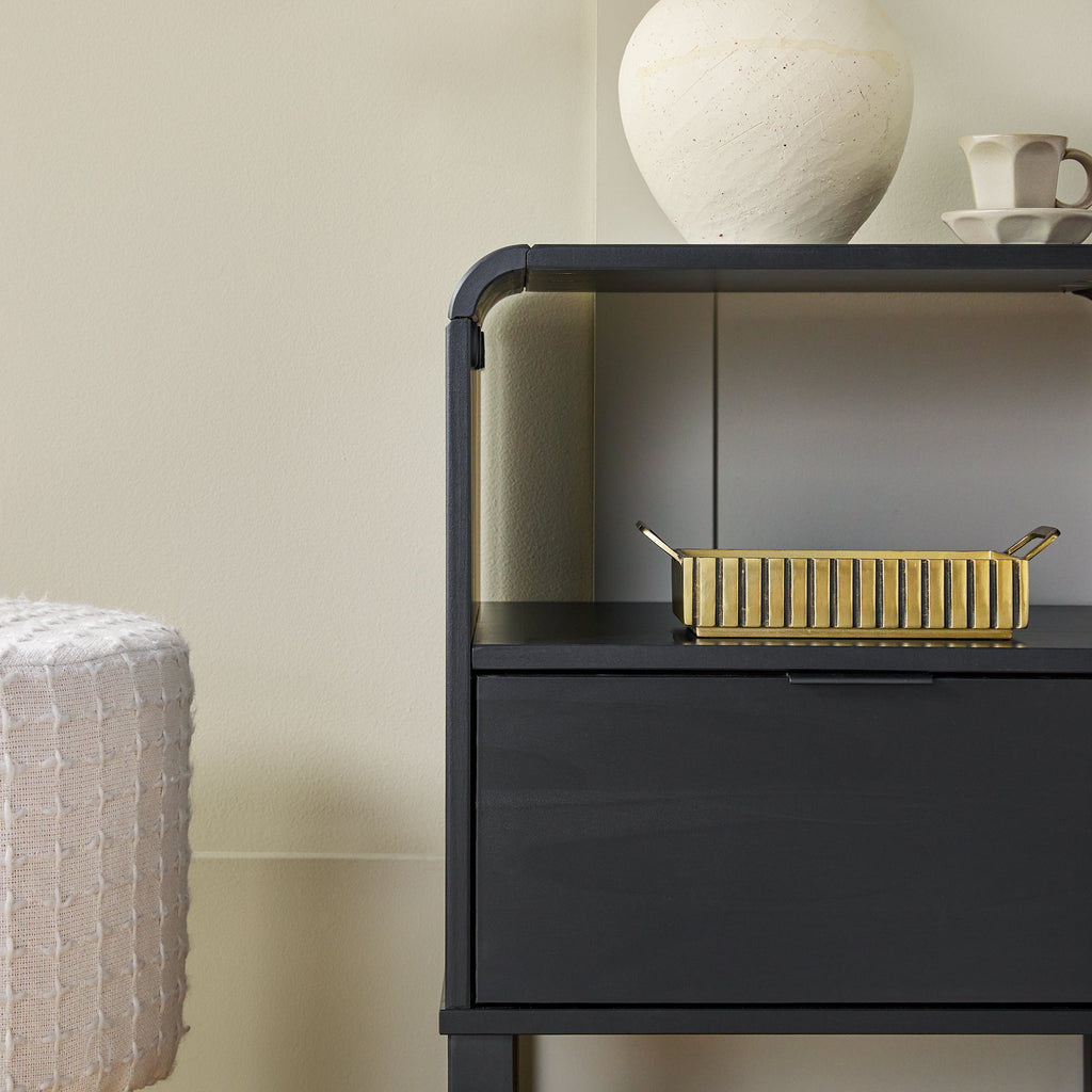 Table de chevet Elias moderne en bois massif avec cadre incurvé