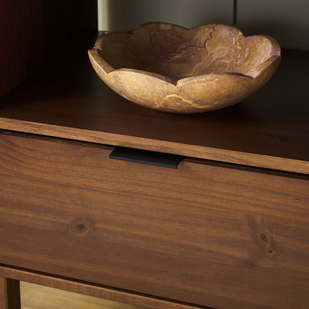 Table de chevet Elias moderne en bois massif avec cadre incurvé