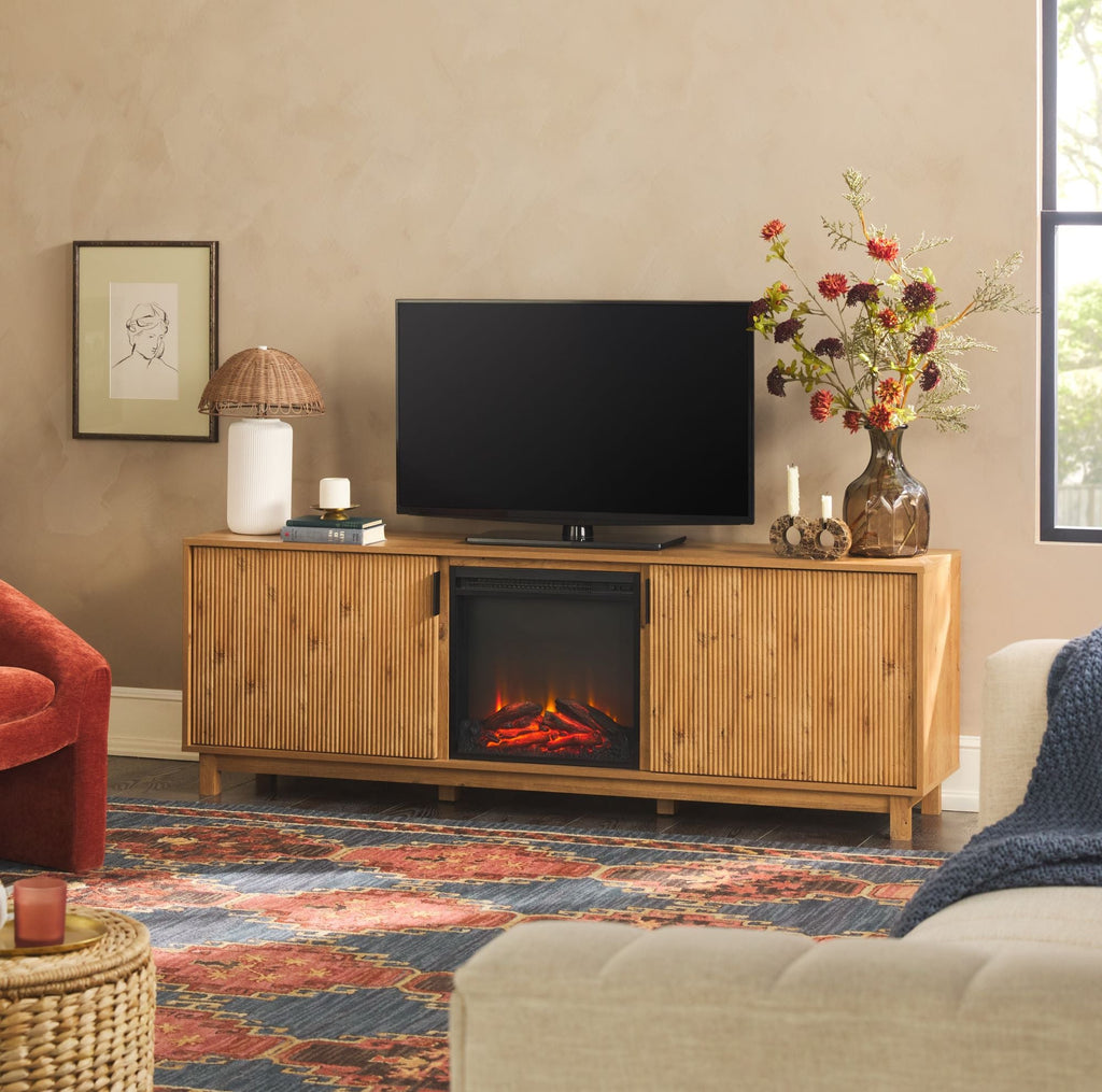 Meuble TV Reema scandinave moderne 70 à cannelures avec cheminée électrique autoportante