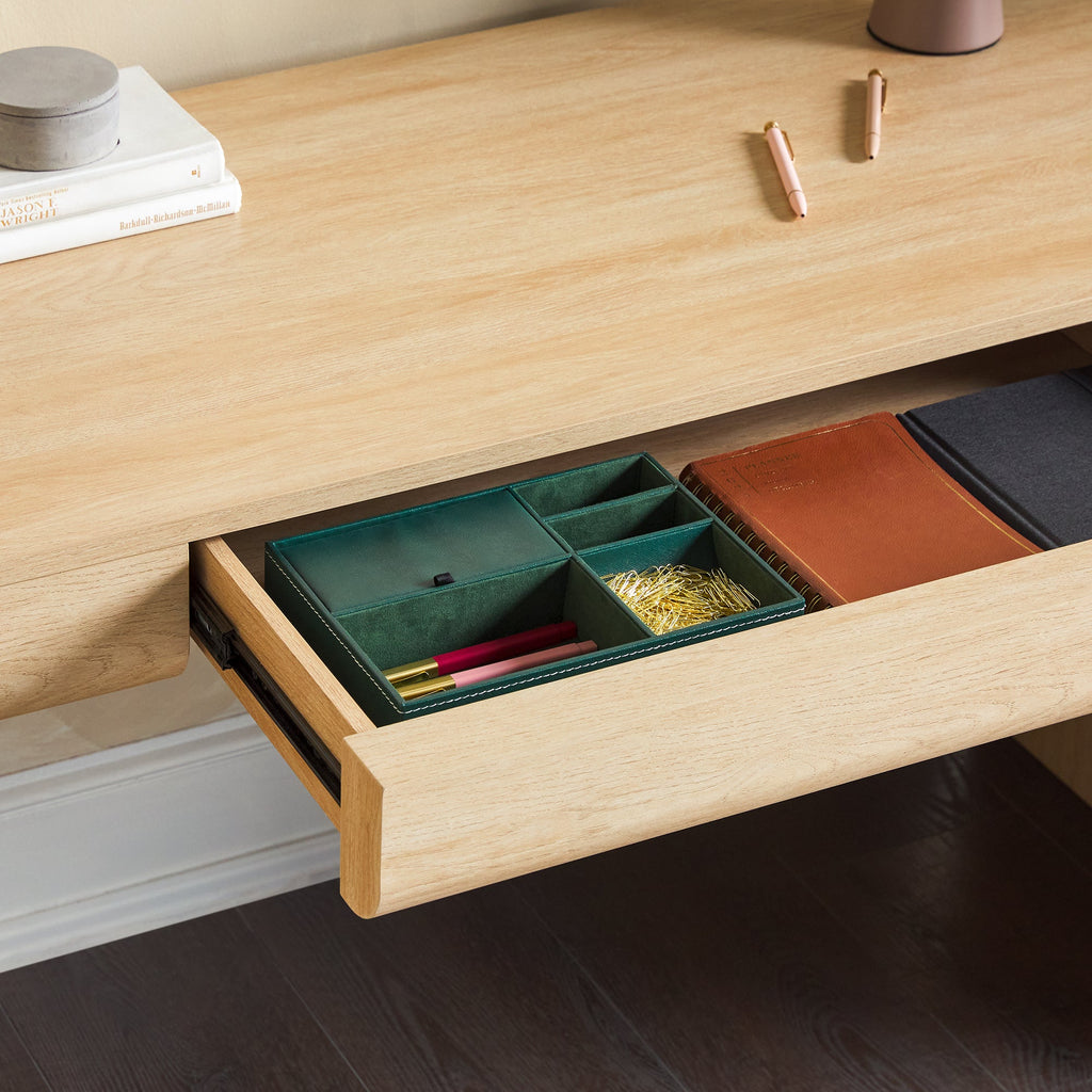 Bureau Amira Modern Curve