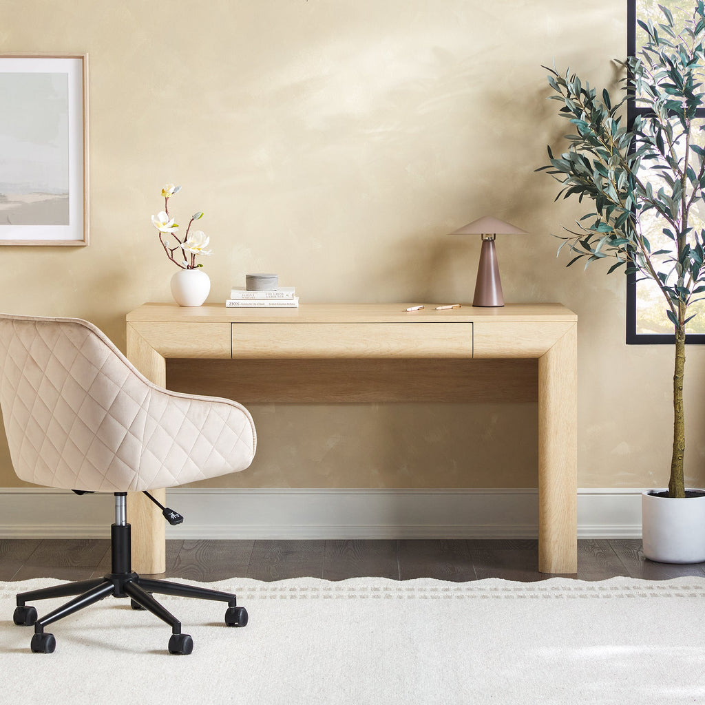 Bureau Amira Modern Curve