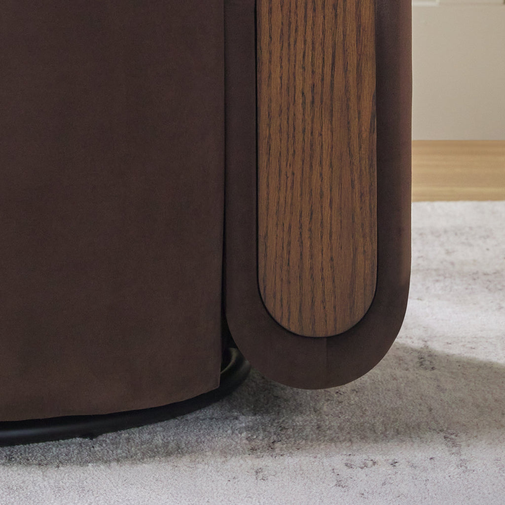 Fauteuil d'appoint pivotant Chantelle, moderne et capitonné, en forme de tonneau