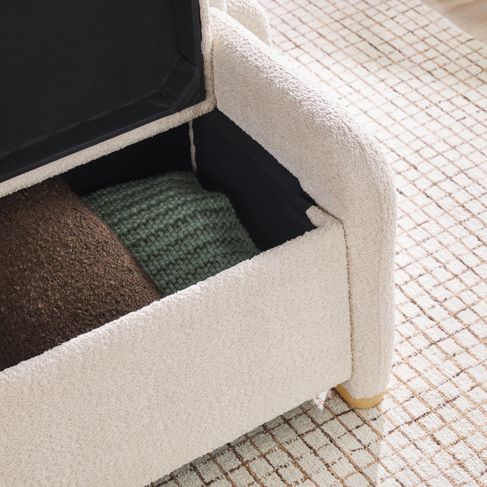 Banc rembourré Chantelle Modern Curve en boucle avec rangement