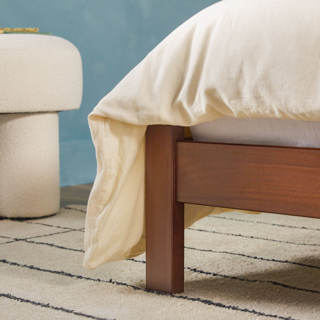 Lit Elias en bois massif avec tête de lit arquée