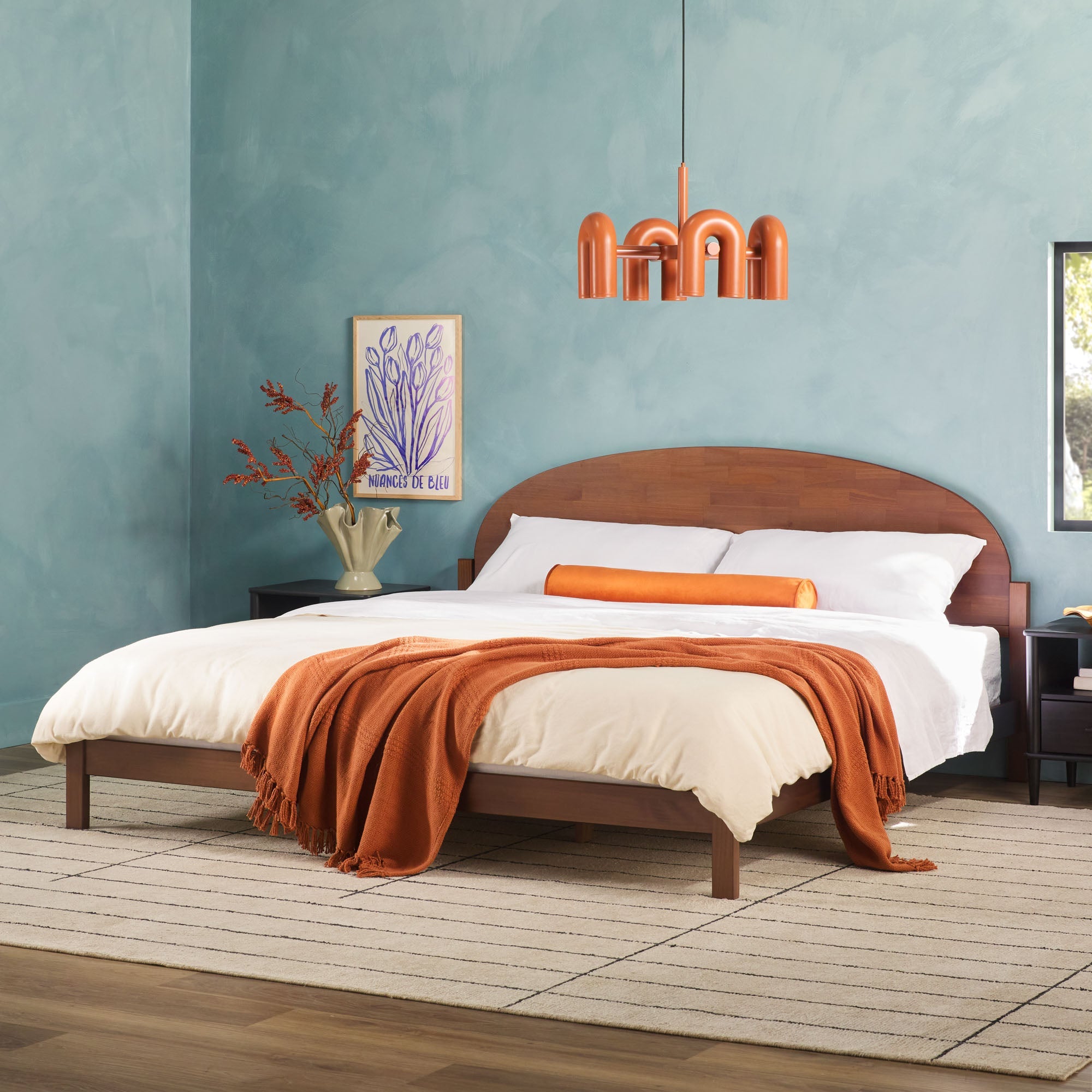 Lit Elias en bois massif avec tête de lit arquée