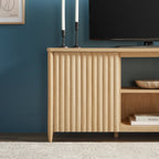 Meuble TV Flynn de style scandinave cannelé avec rangement