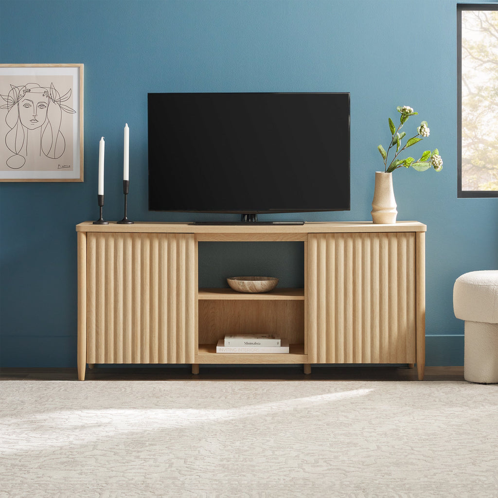 Meuble TV Flynn de style scandinave cannelé avec rangement
