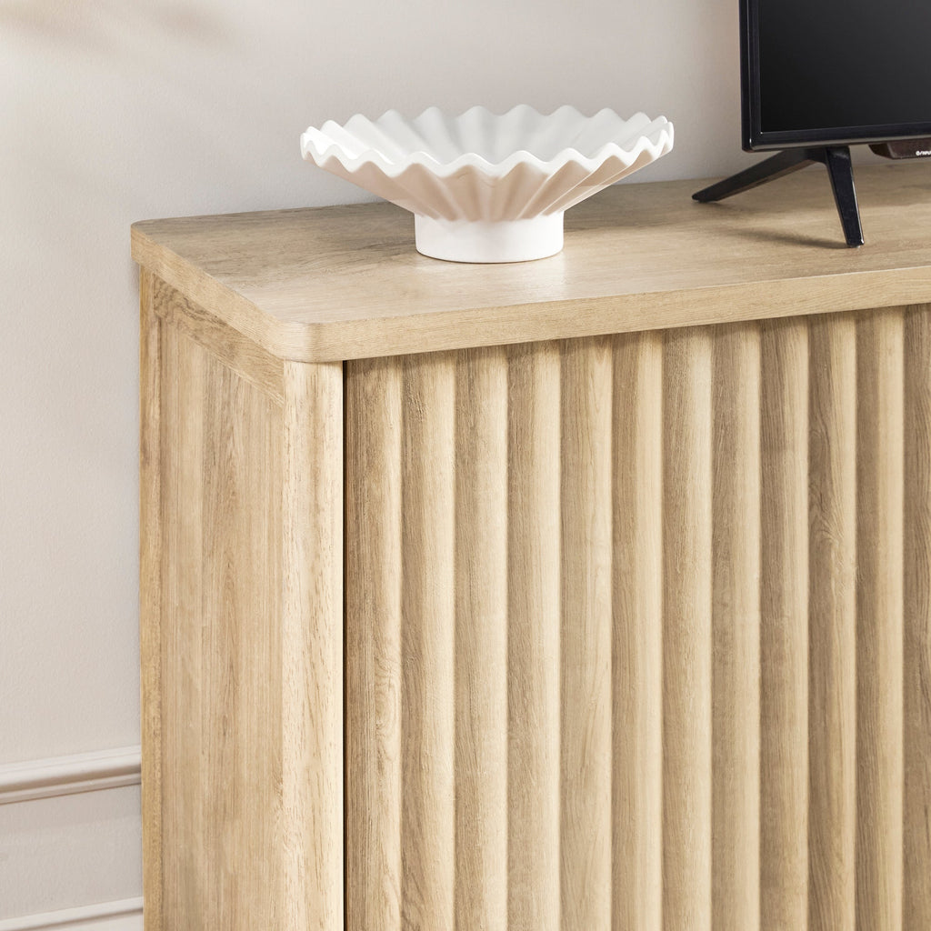 Meuble TV Flynn de style scandinave cannelé avec rangement