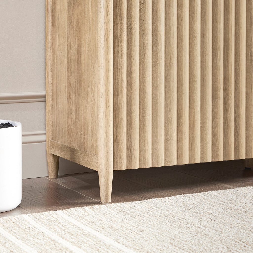 Meuble TV Flynn de style scandinave cannelé avec rangement