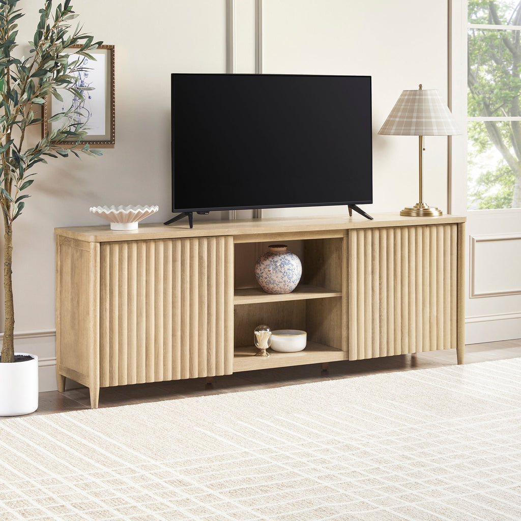 Meuble TV Flynn de style scandinave cannelé avec rangement