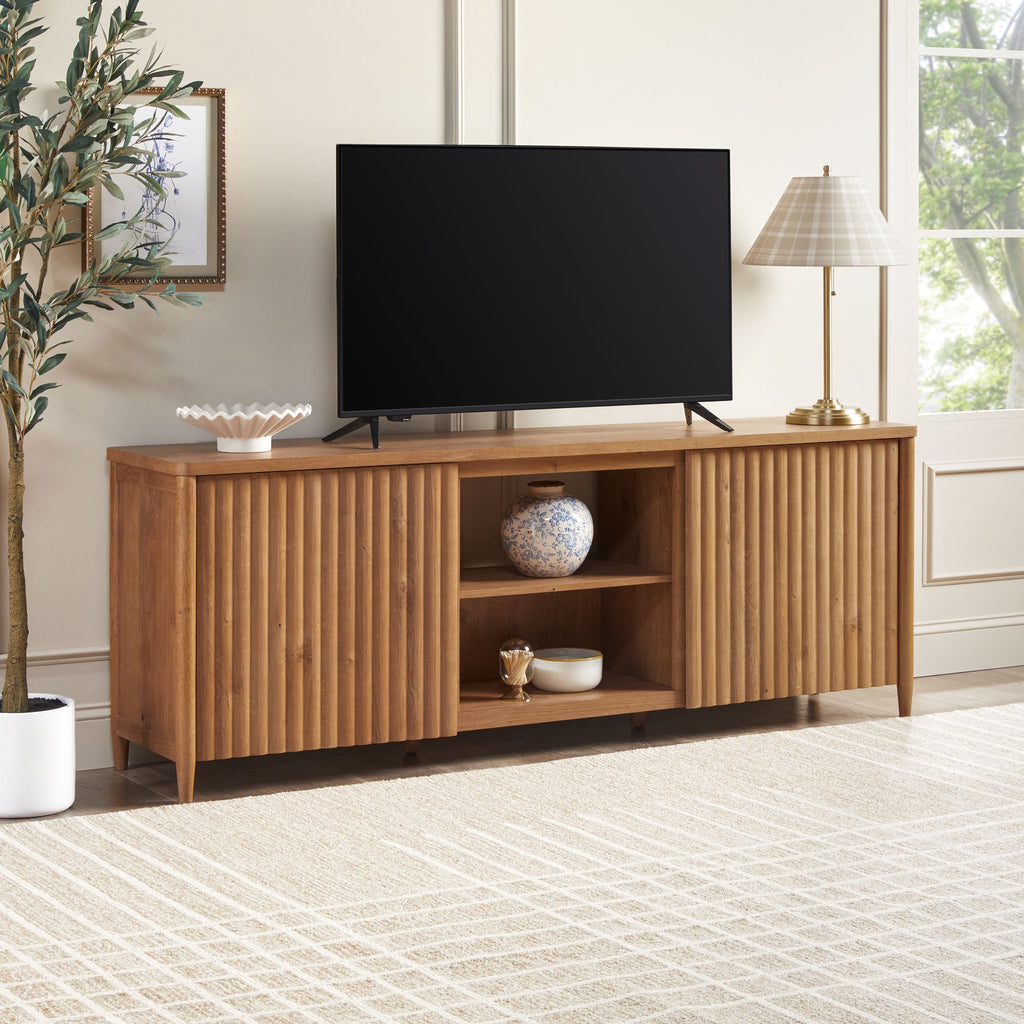 Meuble TV Flynn de style scandinave cannelé avec rangement