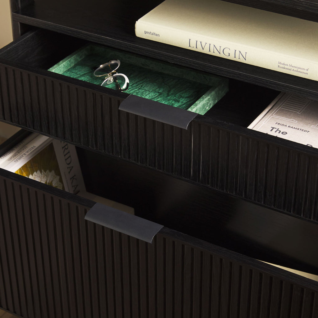 Bibliothèque Holmes moderne scandinave cannelée à large étagère