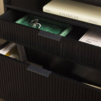 Bibliothèque Holmes moderne scandinave cannelée à large étagère