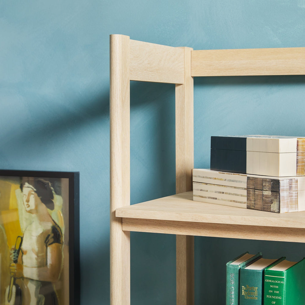 Bibliothèque Holmes moderne scandinave cannelée à large étagère