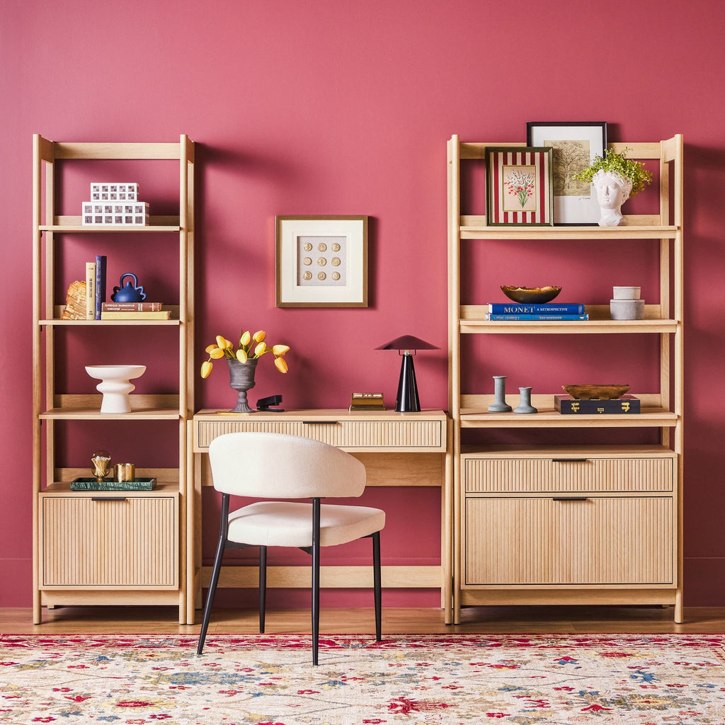 Bibliothèque Holmes moderne scandinave cannelée à large étagère