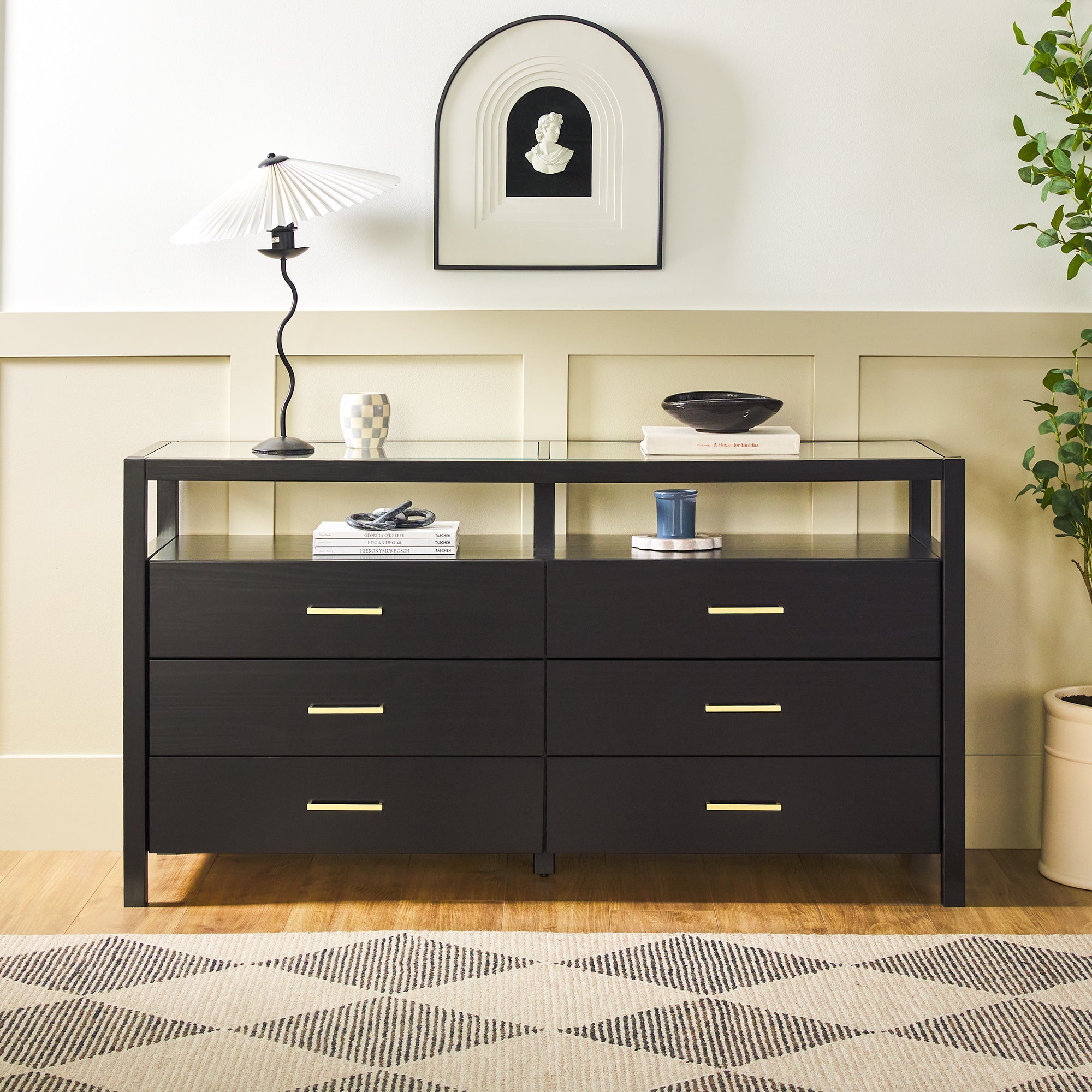 Commode moderne Isla en bois massif à 6 tiroirs avec plateau en verre, facile à assembler