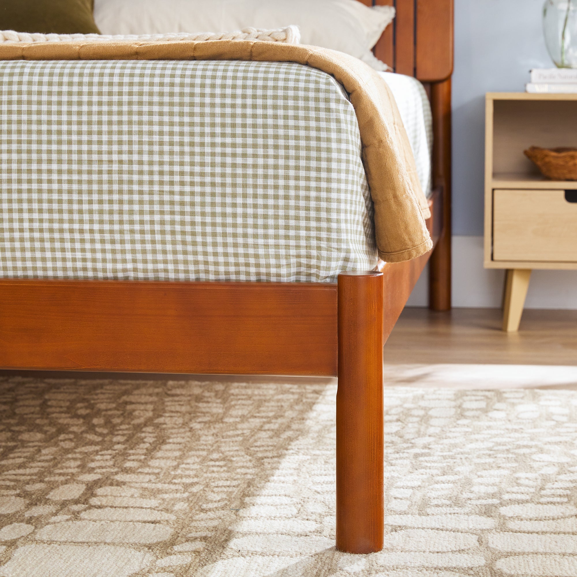 Tête de lit à lattes Cama, style moderne du milieu du siècle, en bois massif