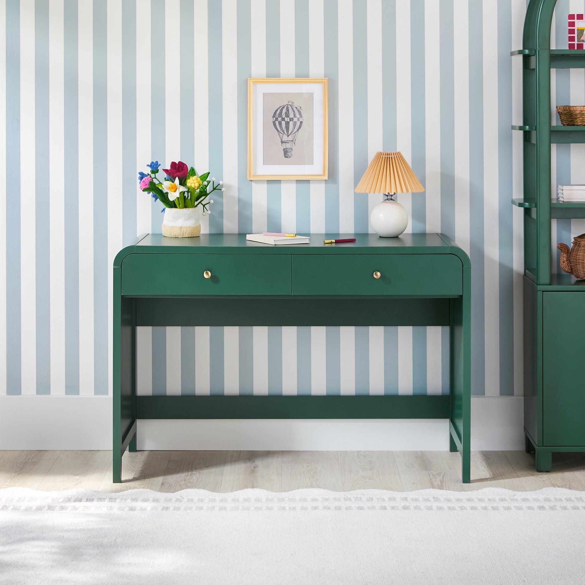 Bureau Zoey au design moderne et incurvé