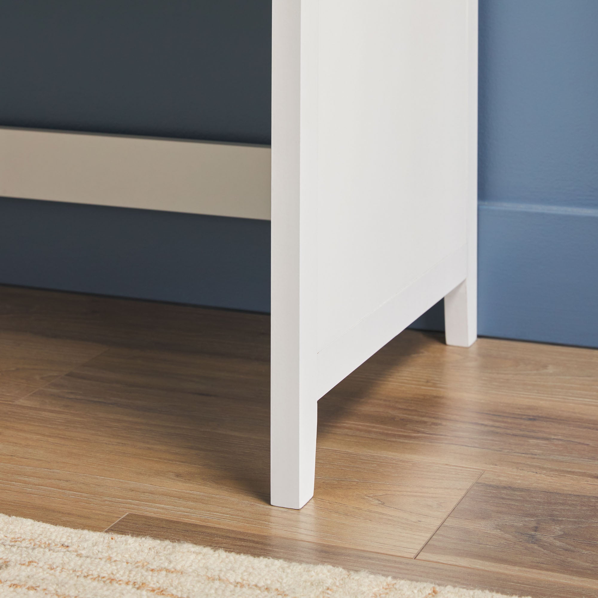 Bureau Zoey au design moderne et incurvé