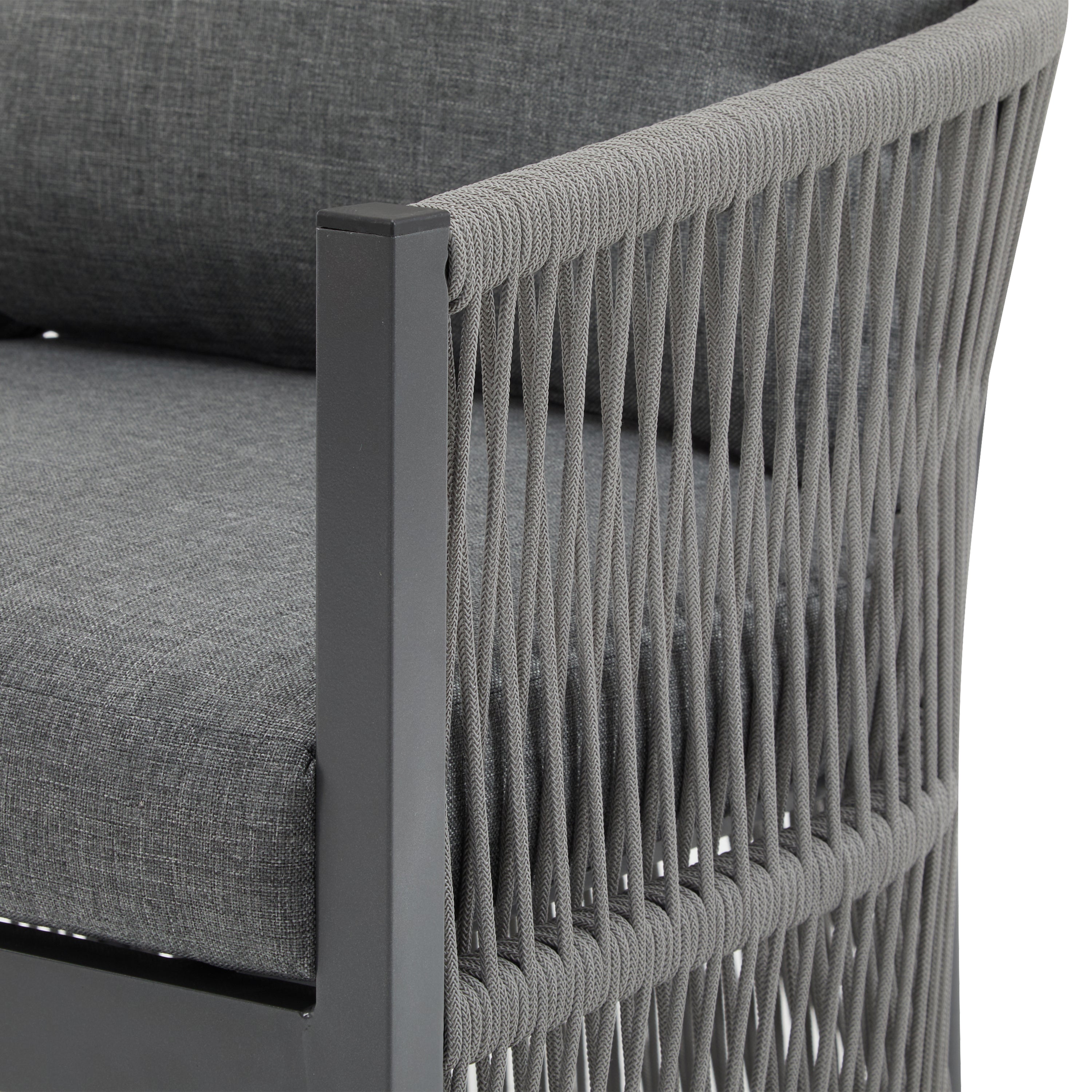 Walker Edison | Ensemble de 2 chaises d'extérieur incurvées élégantes en corde tressée grise