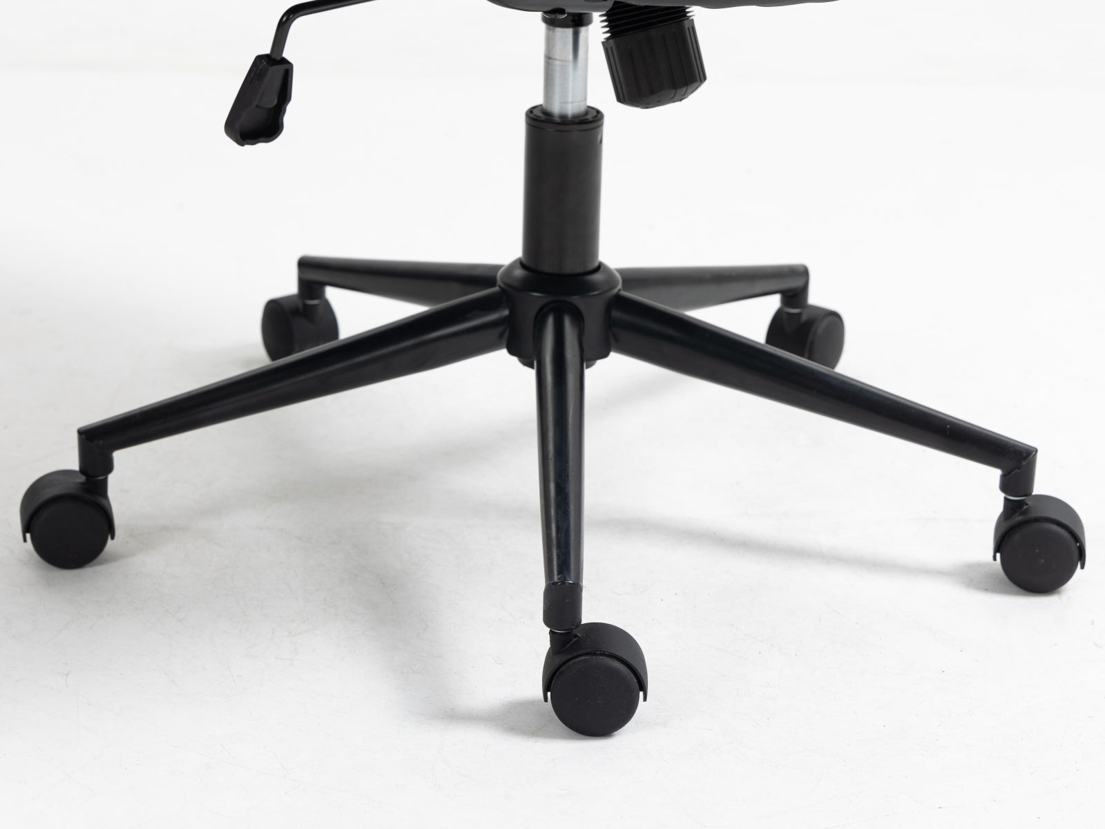 Walker Edison | Chaise de bureau pivotante à roulettes ergonomique en similicuir 