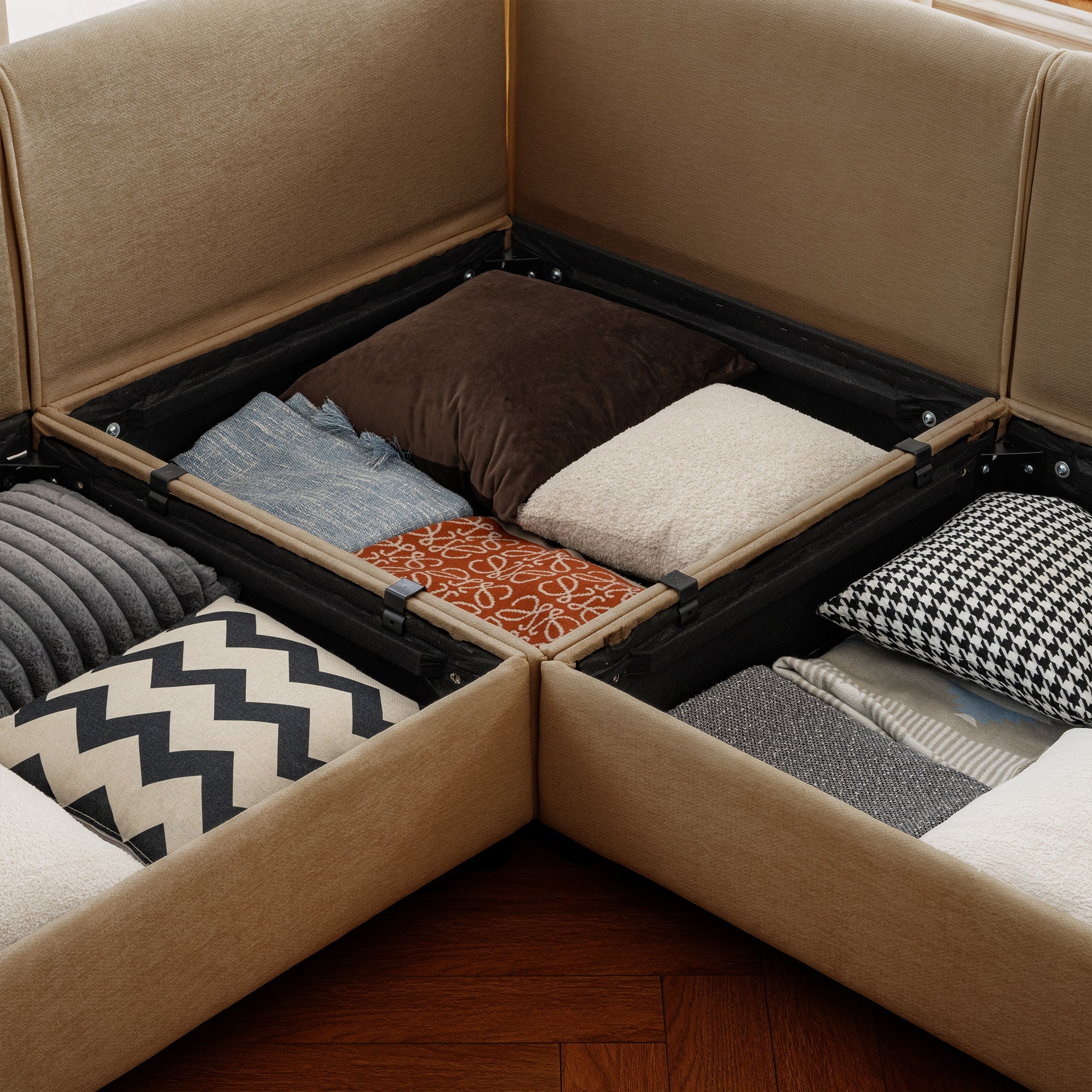 Walker Edison | Canapé deux places moderne et élégant en chenille camel avec pouf