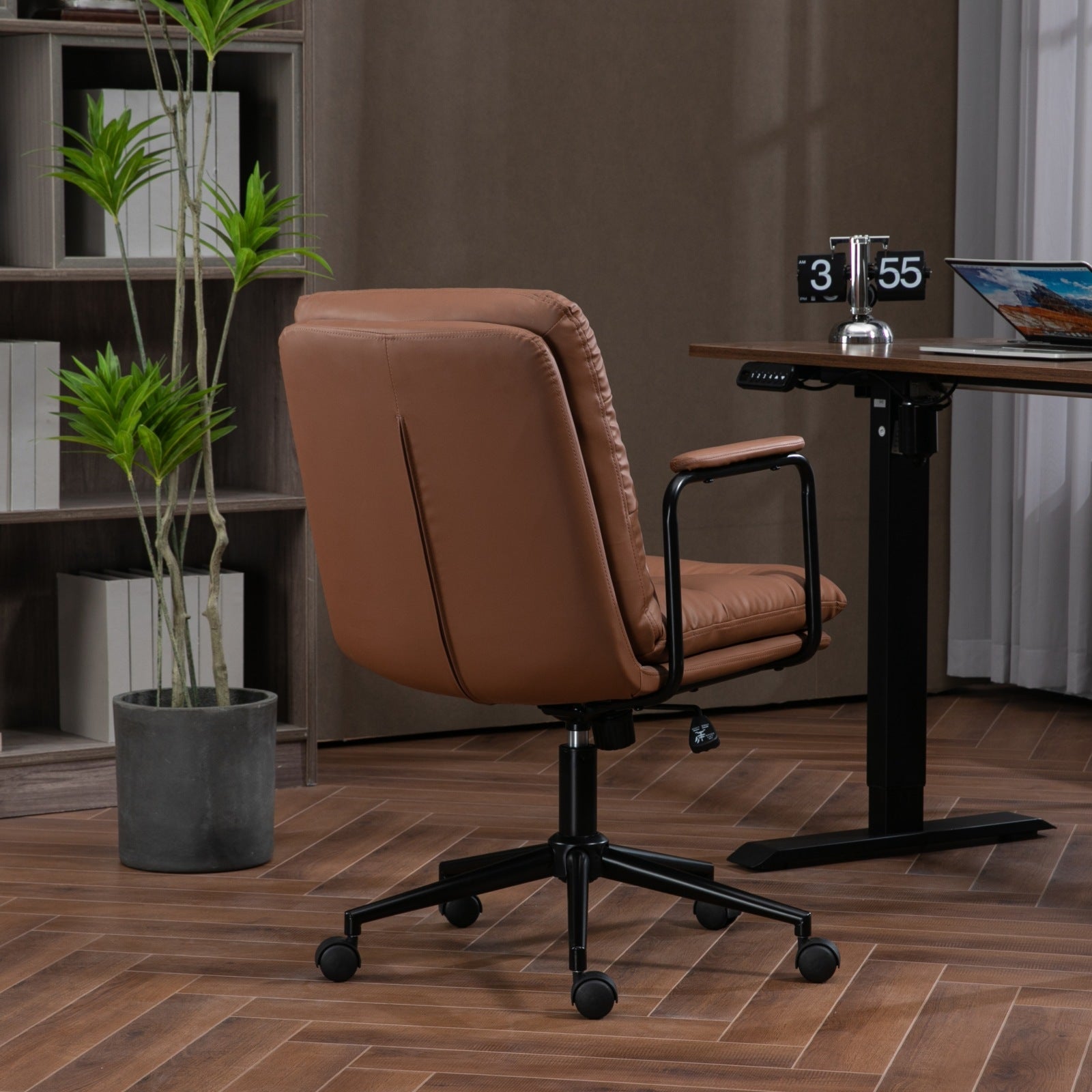 Walker Edison | Chaise de bureau pivotante ergonomique en similicuir marron 