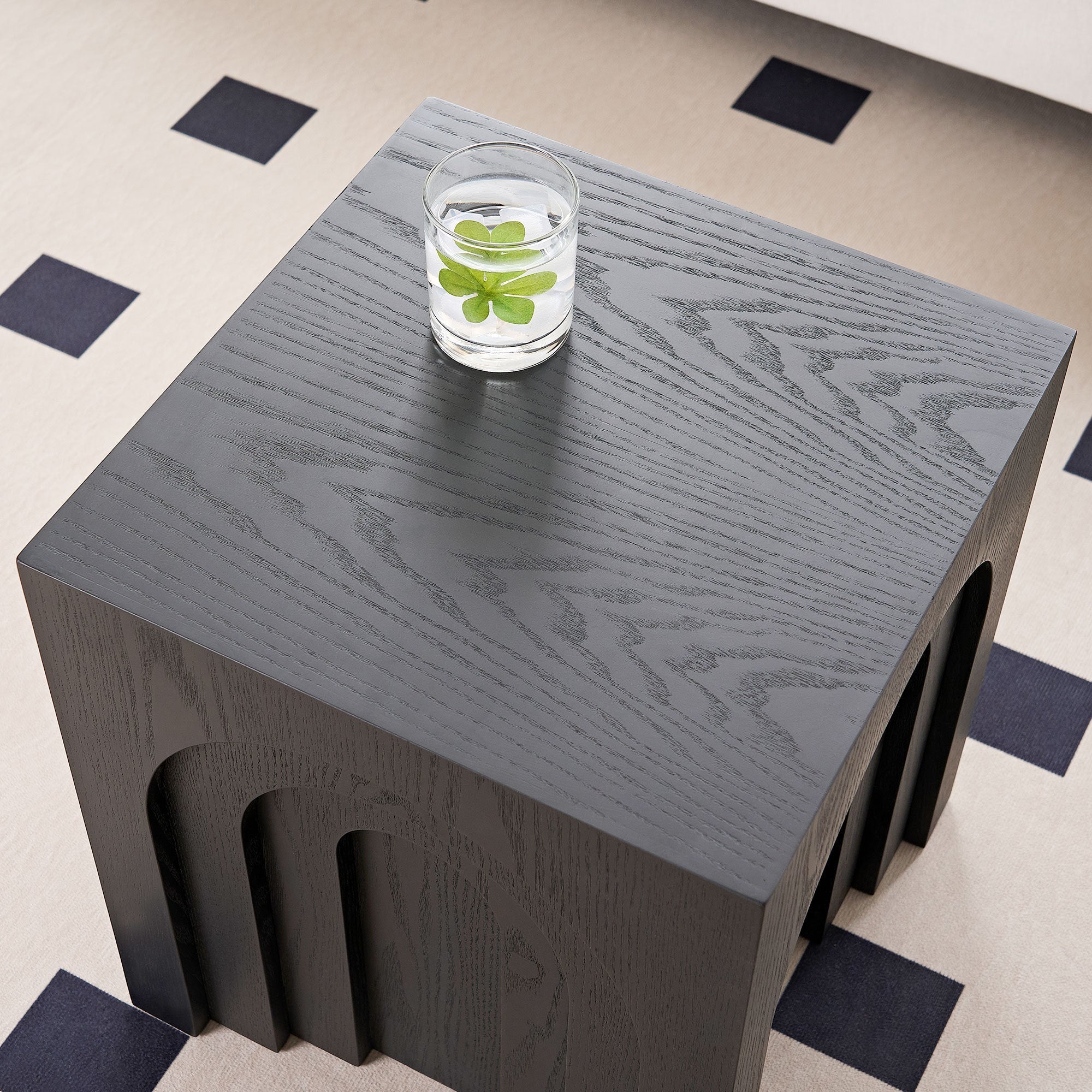 Walker Edison | Table d'appoint carrée Curve Design 