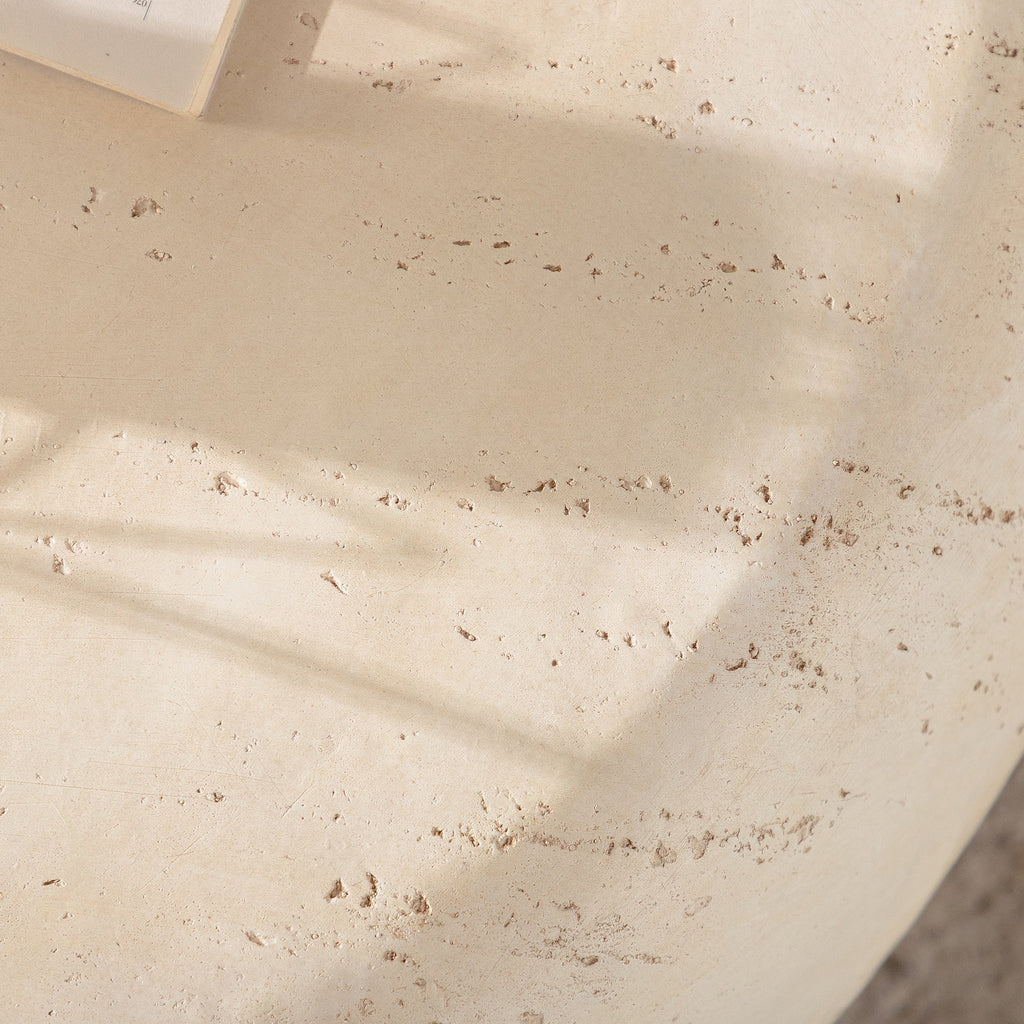 Table basse ronde en imitation pierre style milieu du siècle 