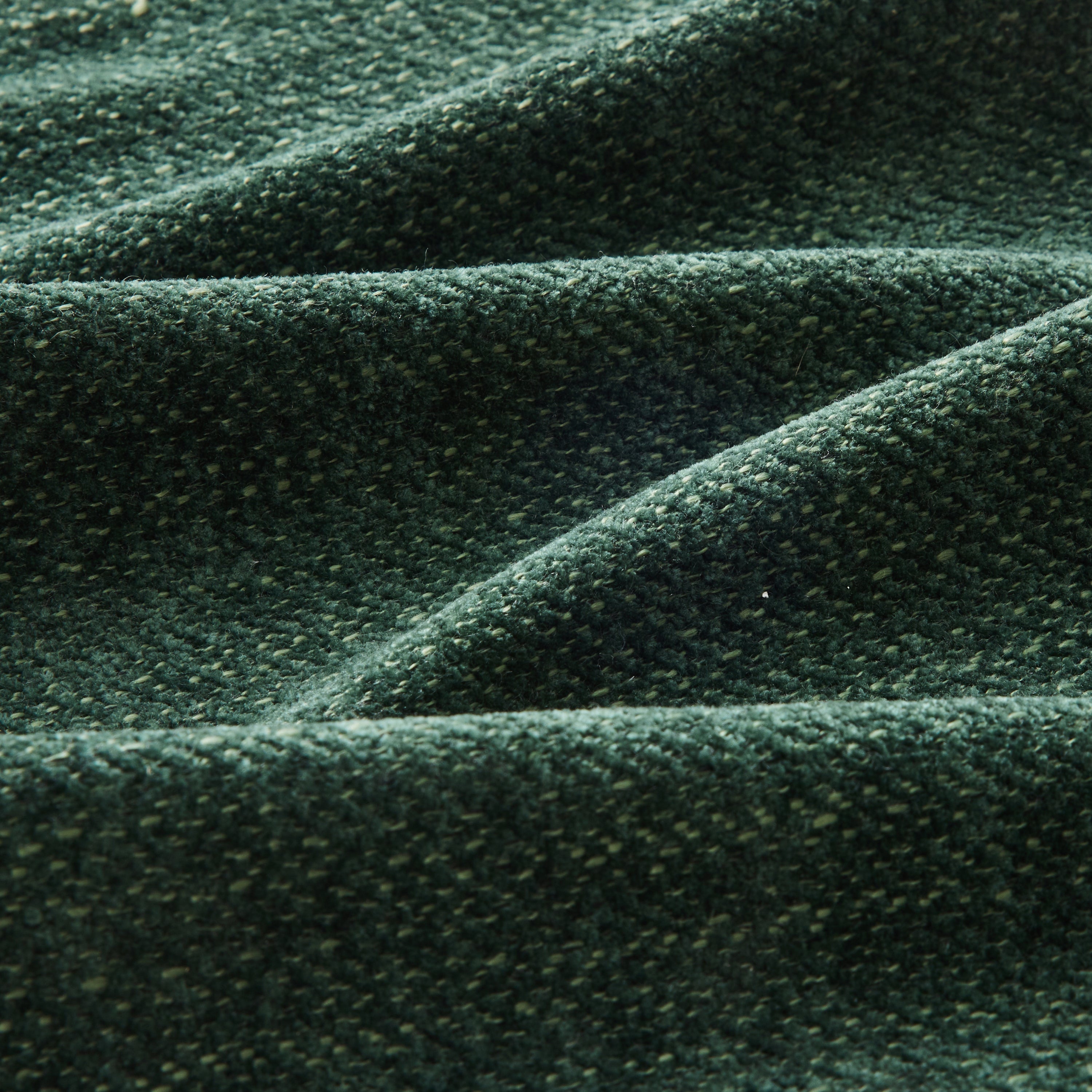 Canapé d'angle deux places en chenille capitonnée avec pouf 