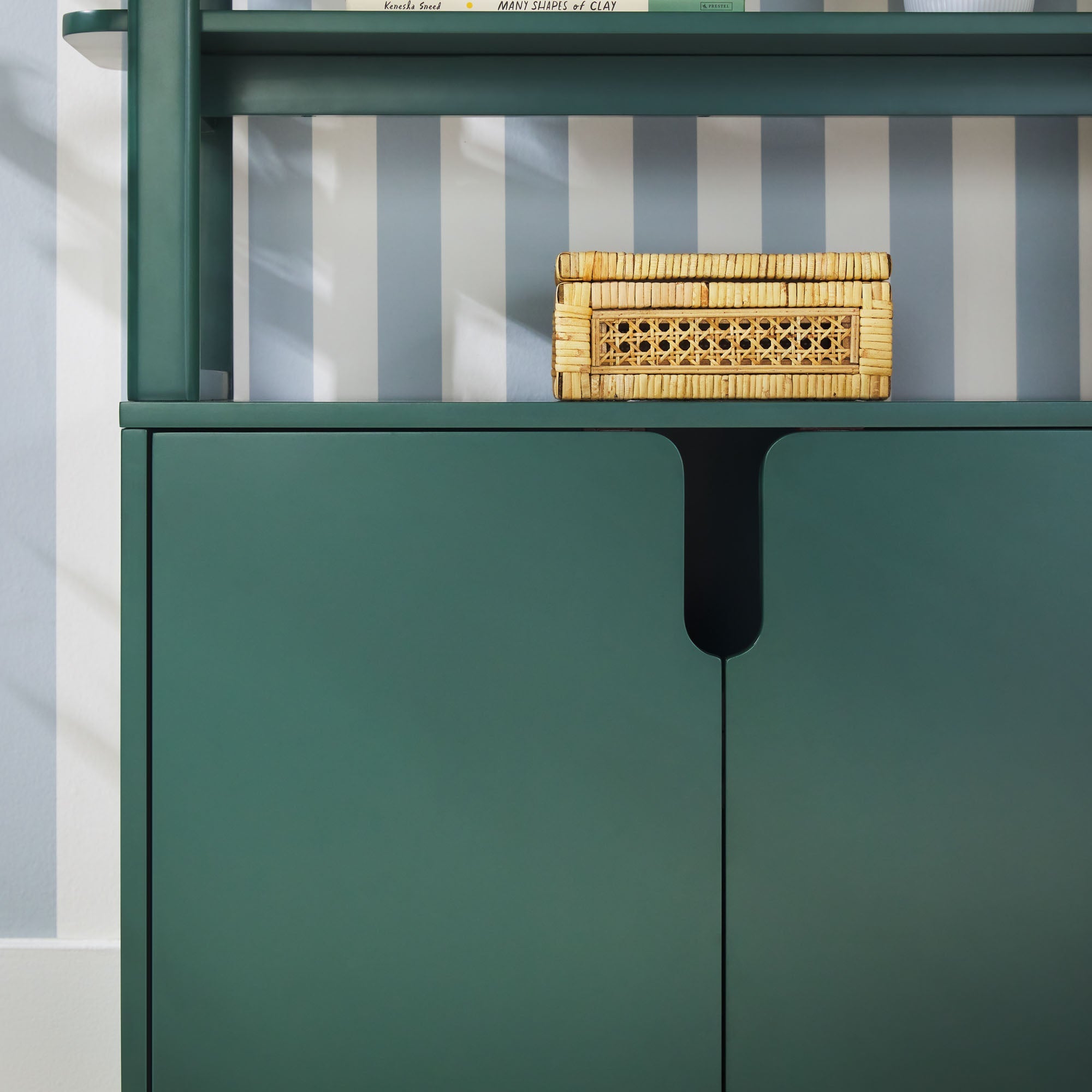 Bibliothèque moderne Zoey en bois arqué